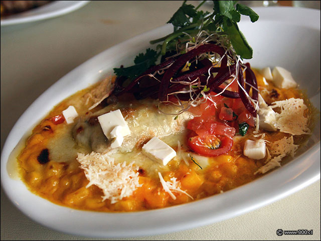 Reineta grillada, rellena con camarón y servida sobre un risotto de choclo en esta Cachuela Perú Mágico - Casa Valerio - Larraín