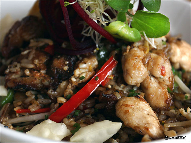 Arroz salteado con soya, verduras, mariscos y carnes en este Aeropuerto - Casa Valerio - Larraín