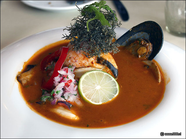 Parihuela, cremosa sopa de mariscos y pescado - Casa Valerio - Larran