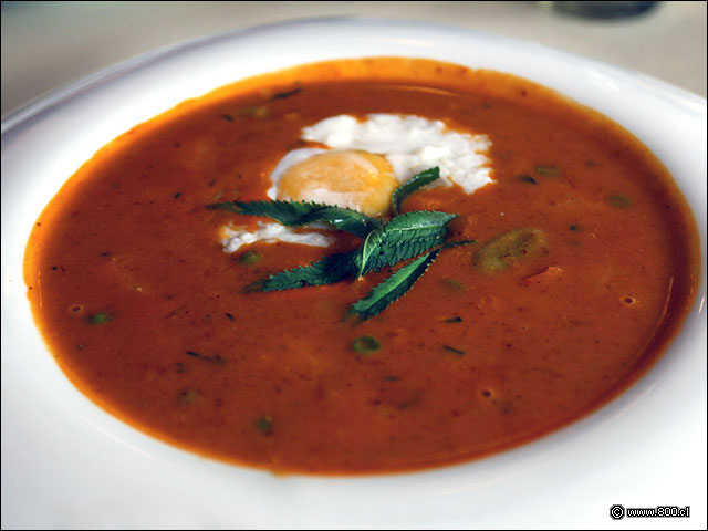 Chupe de Camarn, intenso caldo de bisque con crema, queso blanco, papas, arroz y verduras - Casa Valerio - Larran