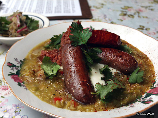 Arvejas partidas con longaniza casera en Salvador Cocina y Caf - Salvador Cocina y Caf