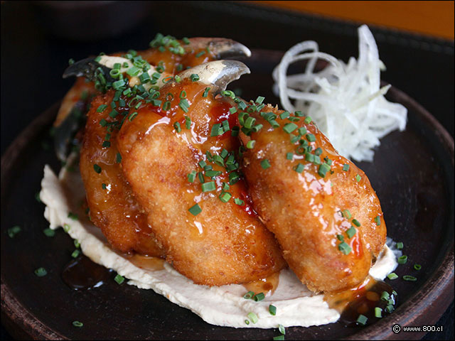 Pinzas Panko de camarn y jaiba apanadas, servida con salsa de queso crema - Panko Patio Bellavista