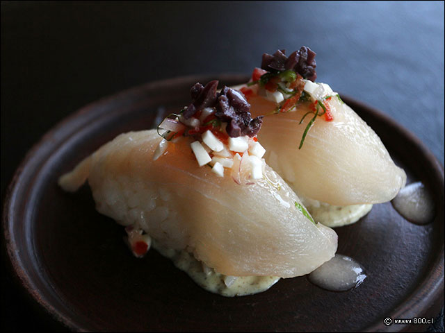 Nigiri Soltero, con pescado blanco y la tpica ensalada peruana soltero - Panko Patio Bellavista