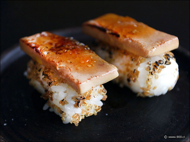 Golosos Nigiri de Foie con arroz sellado con ssamo y pat soploneado - Panko Patio Bellavista