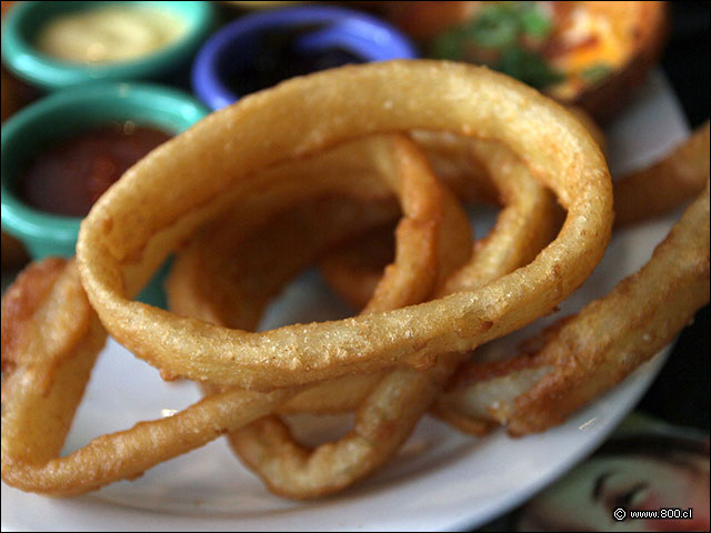 Aros de cebolla como parte del Jimmy's Super Sampler - Jimmy�s