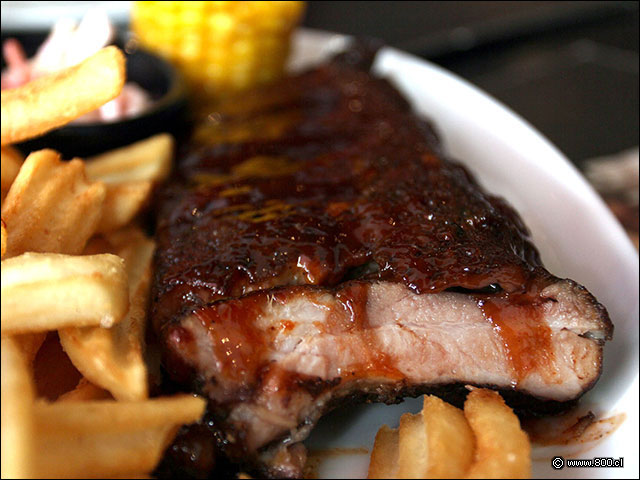 Costillas de cerdo cocinadas a baja temperatura adobabas con salsa bbq - Jimmy�s