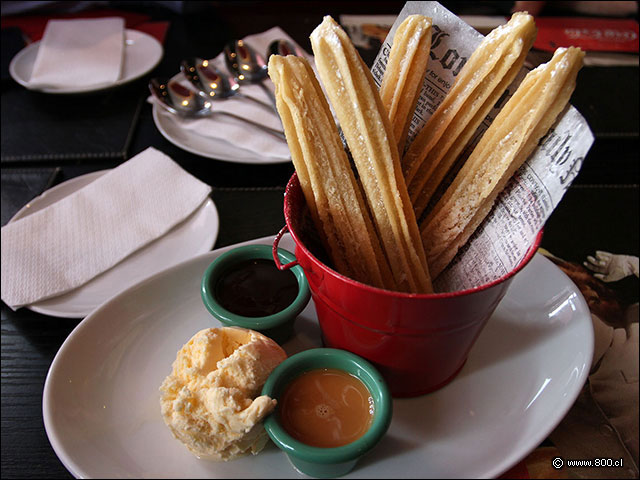 Churros con salsa de chocolate y manjar - Jimmy�s