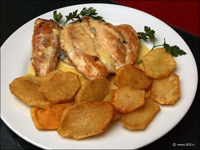 Pollo al Roquefort en La Bodeguilla - La Bodeguilla de Cristóbal