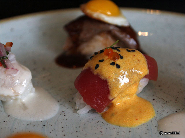 Nigiri de Atn con salsa al aj amarillo - La Mar Cebichera