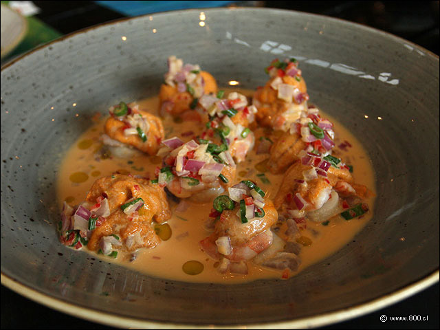 Tiradito de otras, camarones y erizos - La Mar Cebichera