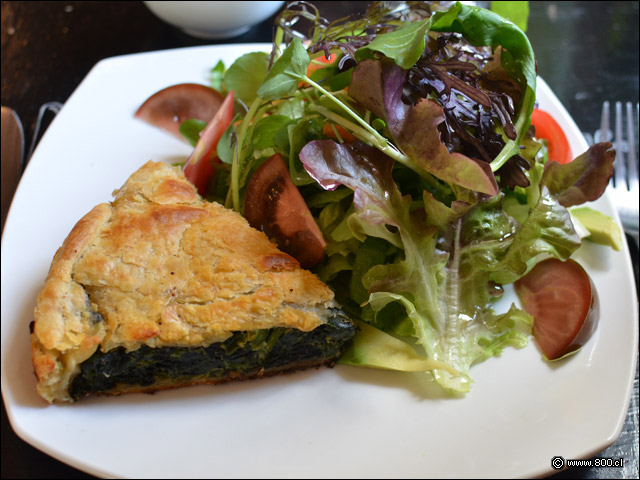 Pascualina de Espinacas y Ensalada surtida en Verde que te quiero Verde - El Verde, que te quiero verde