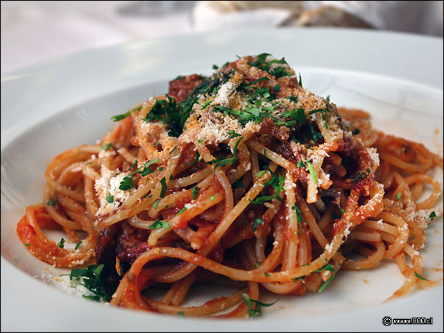 Spaghetti con salsa boloñesa en La Divina Comida