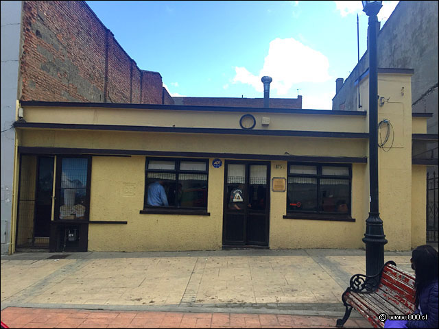 La austera fachada de Kiosco Roca - Kiosko Roca - Punta Arenas