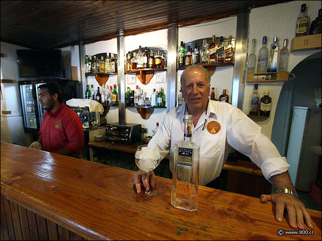 El mismsimo Cristobal en la barra del restaurante - La Bodeguilla de Cristbal