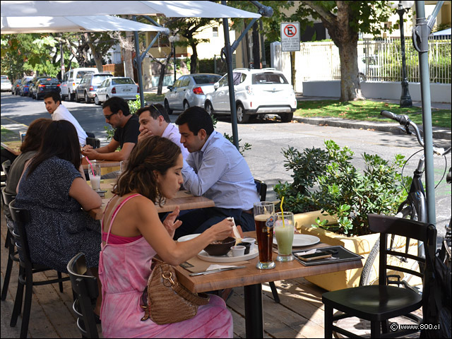 La terraza de la Antojería - La Antojera