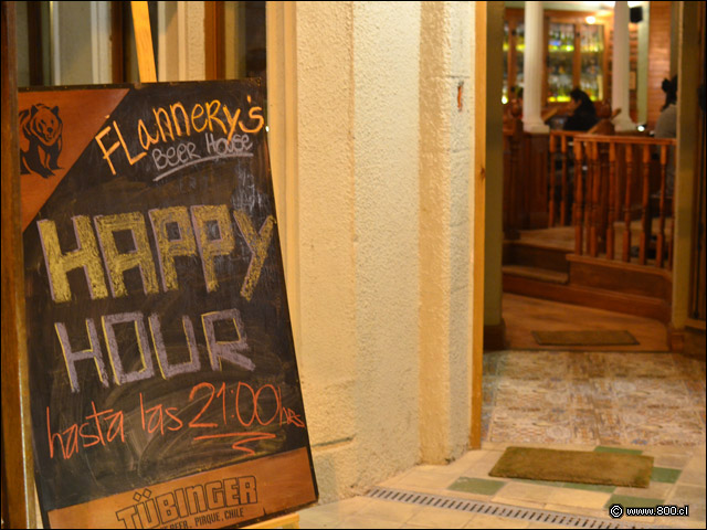 Entrada a Flannerys Beer House Tobalaba - Flannerys Beer House - Tobalaba