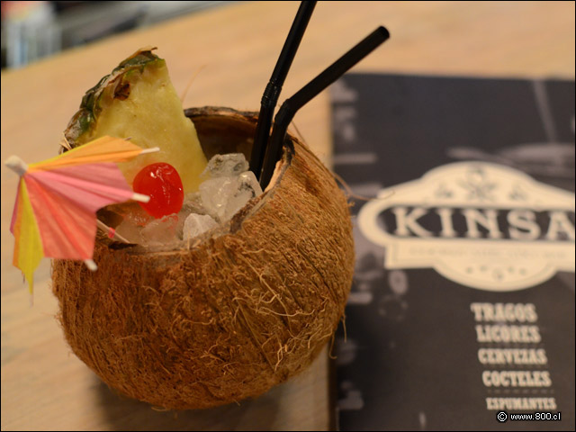 La tropical y bien Montada Piña Colada de kinsa Bar - Kinsa