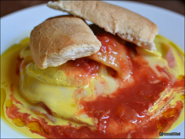 El enjundioso Ahogadito Soñador, un sandwich para chuparse los dedos - Caf Barrio Club Social