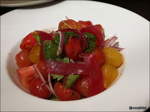 Ensalada de mix de tomates cherry con cebolla morada - Rubaiyat