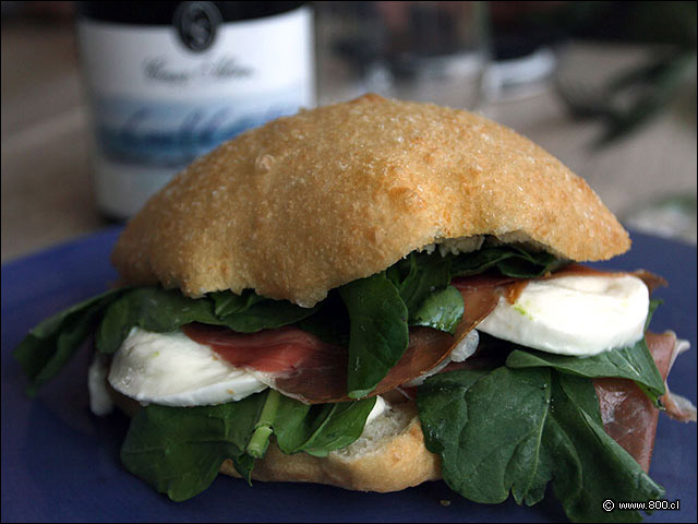 Panuozzi Geronimo, sndwich con Proscuitto, mozzarella y rcula