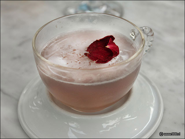 Violeta, un trago con esencia de esta flor que recuerda a los dulces de la abuelita - Castillo Forestal