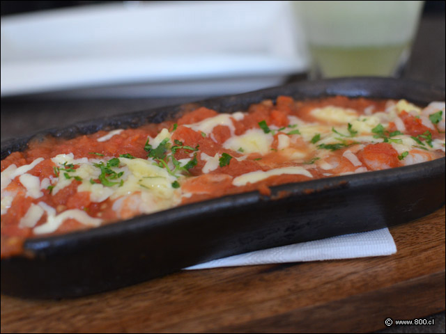 Karides Güvec, camarones en salsa de tomate y queso fundido para comenzar  - Meze