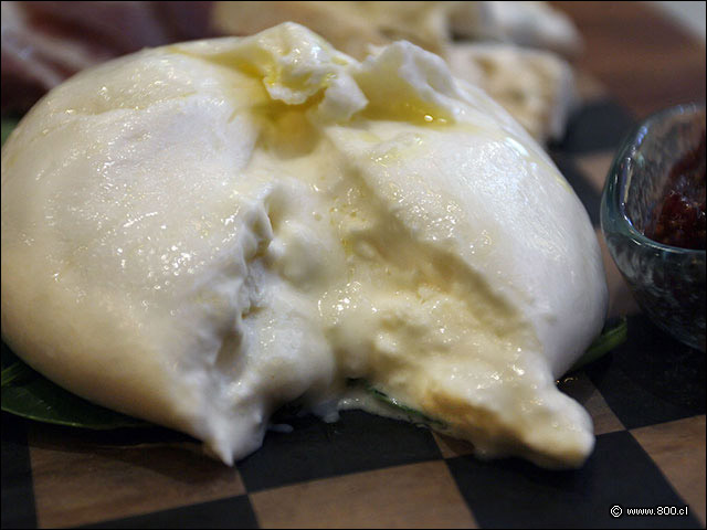 La cremosa Burrata de Pomeriggio  - Pomeriggio Bistr