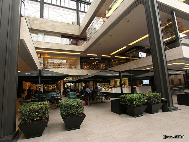 Fachada de Pomeriggio Bistr en Mall Casa Costanera