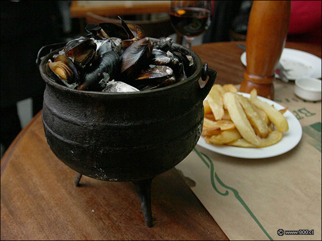 Marmita con Choritos al Vapor - Normandie Restaurant