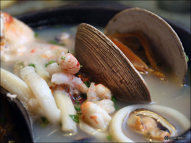 Paila Marina, sopa de mariscos en caldo de congrio - Don Gaviota El Roble (Recoleta)