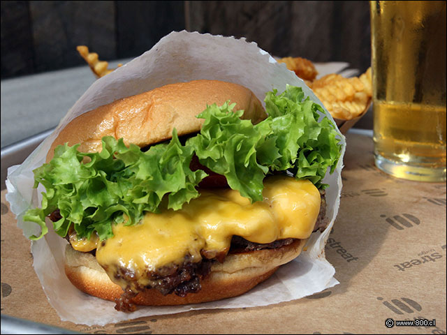 La Classic Burger se Treat en formato simple - Streat Burger -  Isidora
