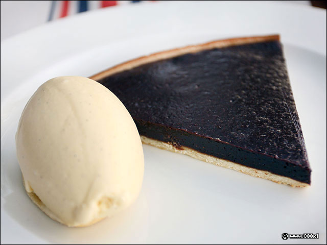 Tarta de chocolate con helado de vainilla