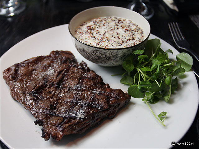 Arrachera de Wagyu al grill con Cremoso mix de quinoas - Oporto Steak Bar