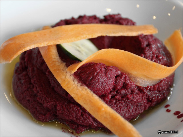 Un cremoso y sano Hummus de Betarraga en Le Pain Quotidien