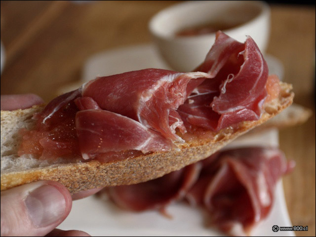Jamn serrano de grueso corte en Le Pain Quotidien