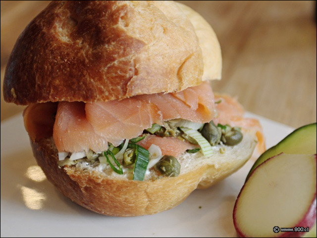El relleno de Salmn, cebolln y alcaparras del Brioche