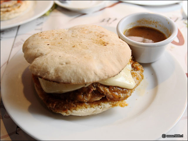 Sandwich de mecahda al jugo con queso - Fuente Chilena - Pedro de Valdivia