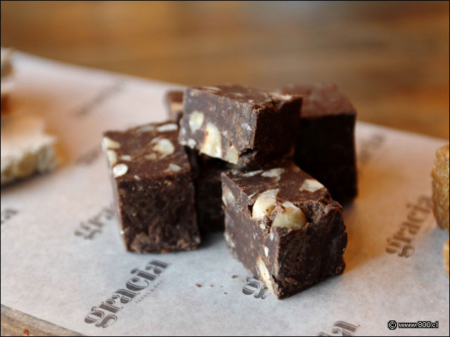 Turr�n de chocolate con avellanas - Gracia Tapas & Bar