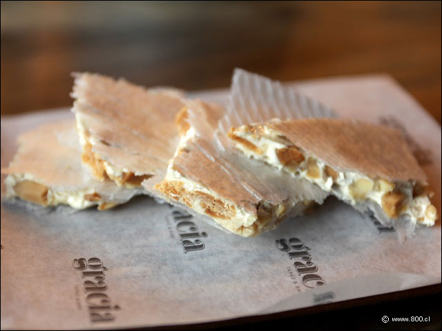 Turr�n de almendras enteras - Gracia Tapas & Bar
