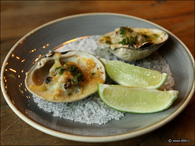 Otra de las tapas del d�a, almejas gratinadas - Gracia Tapas & Bar