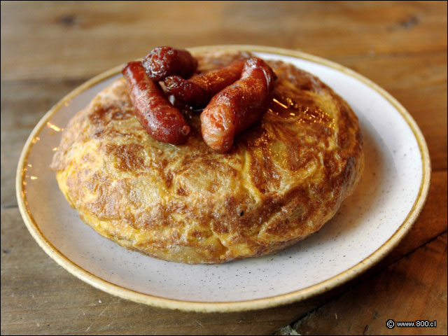 Tortilla de patatas con xistorra - Gracia Tapas & Bar