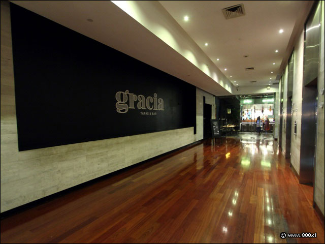 Entrada al Restaurante Gracia Tapas & Bar - Gracia Tapas & Bar