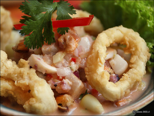 Cebiche carretillero con leche de tigre con un toque de piure - La Mar (Cebichera)