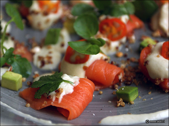 Delicados cortes de trucha con cilantro y mayo de alcachofas - La Mar Cebichera