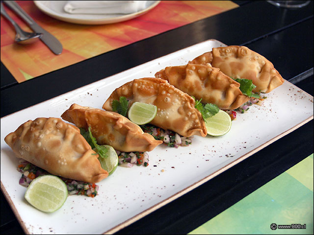 Empanaditas en masa de wantn - La Mar Cebichera