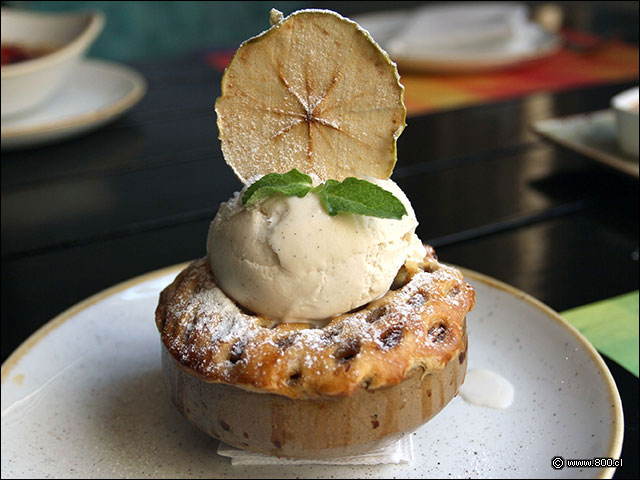 Tarta de manzana con helado de canela - La Mar Cebichera