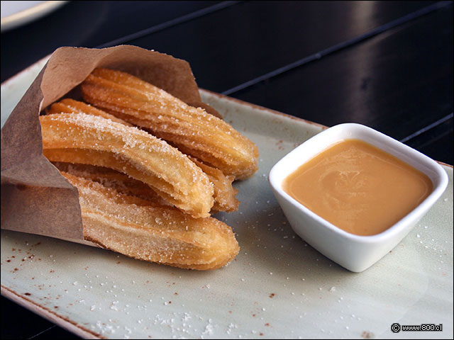 Churros con salsa de manjar - La Mar Cebichera