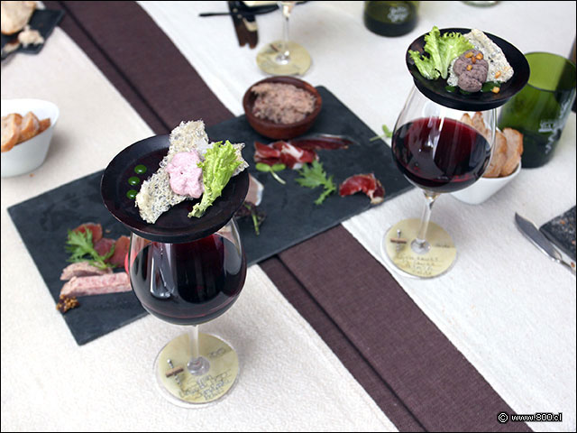 Las tapas de cortes�a que vienen junto a los vinos por copa - La Misi�n