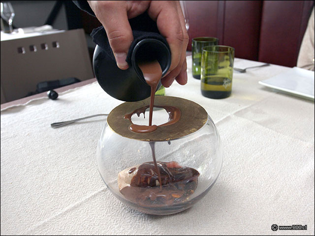 El servicio de esa sopa de chocolates y frutos del bosque - La Misi�n