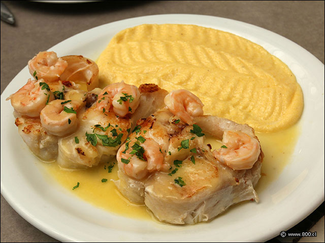 Medallón de Congrio con salsa de mantequilla y camarones - Le Due Torri - BordeRío
